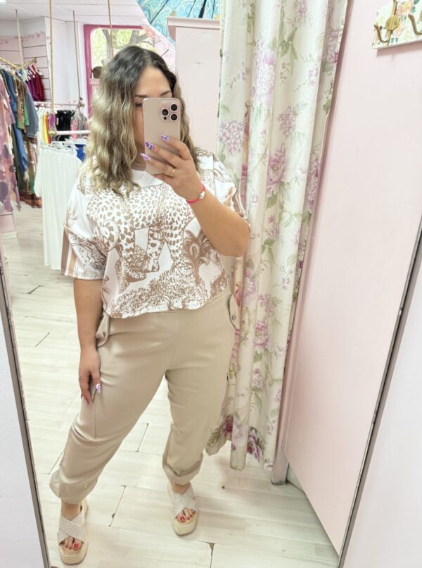 Pantalon bolsillos beige