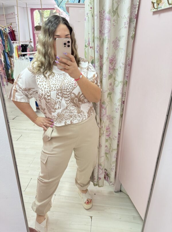 Pantalon bolsillos beige - Imagen 2