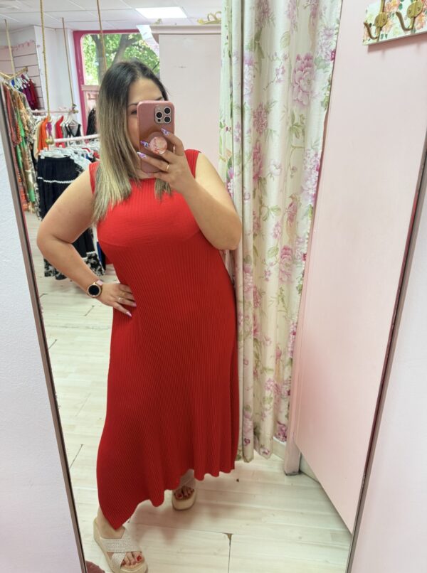 Vestido plisado rojo - Imagen 2