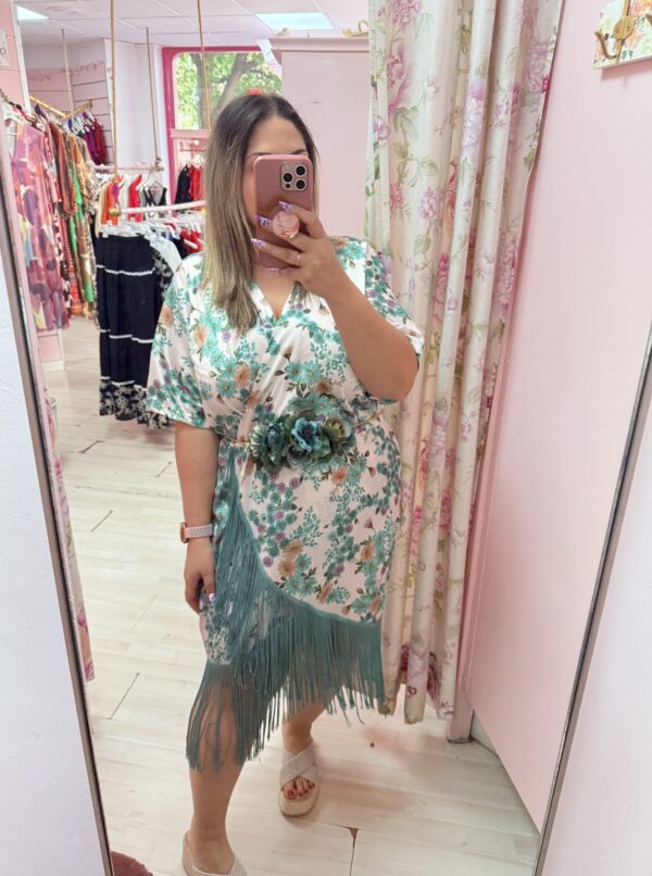 Vestido flores flecos