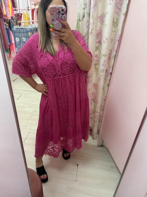 Vestido boho encaje fucsia - Imagen 3