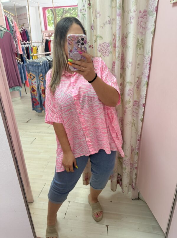 Blusa cebra fucsia oversize - Imagen 2