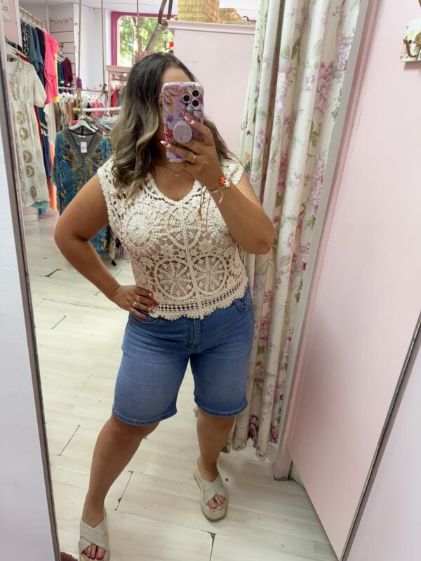 Camiseta encaje manga beige - Imagen 3