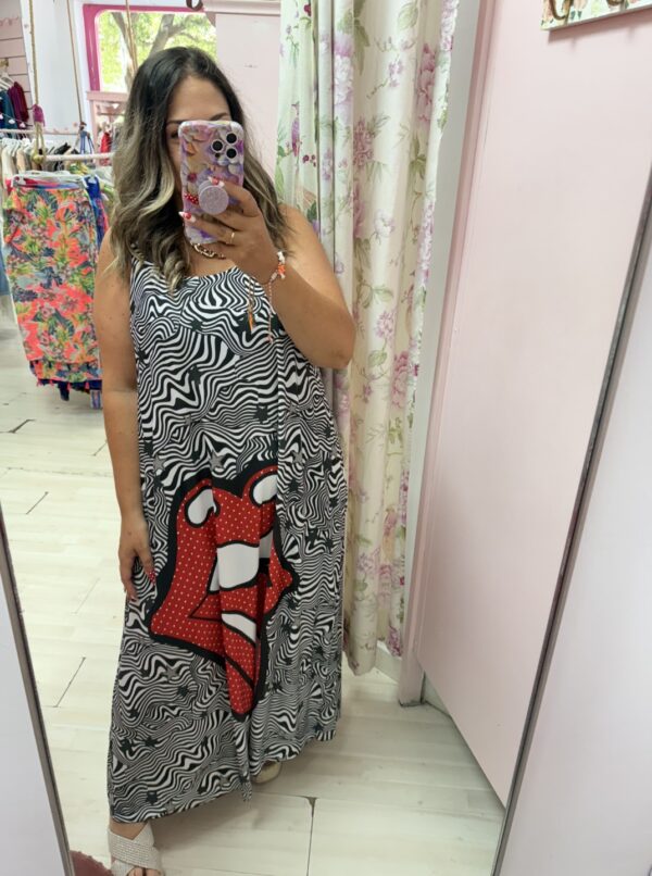 Vestido licra fria estampado lengua