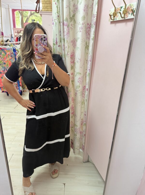 Vestido negro lineas blanco