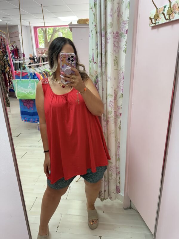 Camiseta tirantes encaje espalda rojo