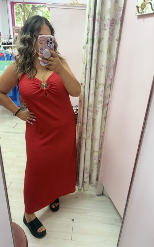 Vestido hebilla dorada entallado