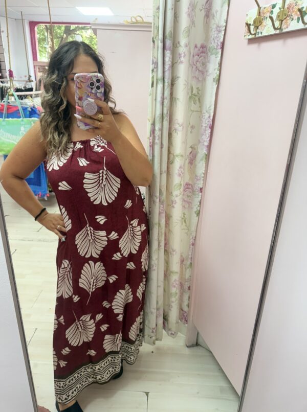 Vestido tela hojas granate