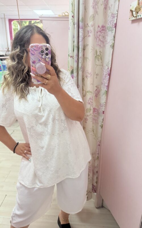 Camiseta perforada blanca