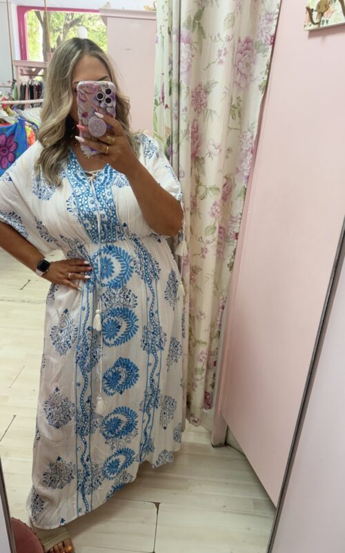 Vestido indio blanco y azul