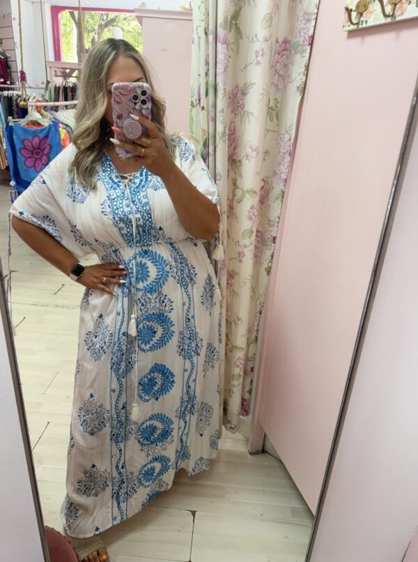 Vestido indio blanco y azul