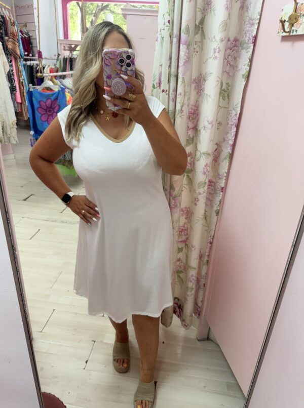 Vestido escote dorado blanco - Imagen 3
