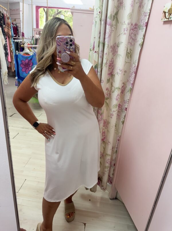 Vestido escote dorado blanco - Imagen 4