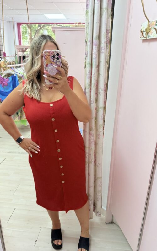 Vestido entallado botones tirantes