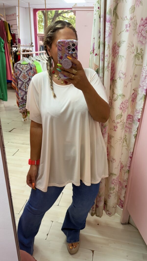 Camiseta volantito licra fria beige - Imagen 2