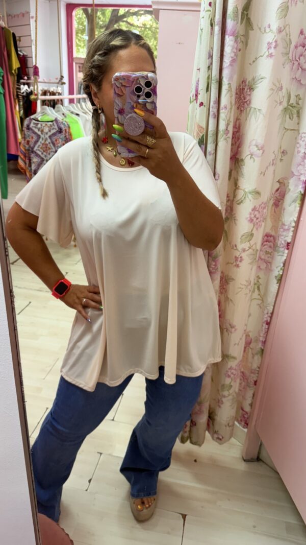 Camiseta volantito licra fria beige