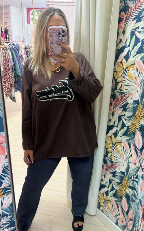 Camiseta ancha letras peluche