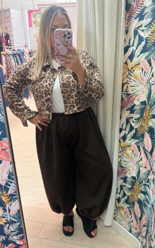 Pantalon maxi abullonado marron