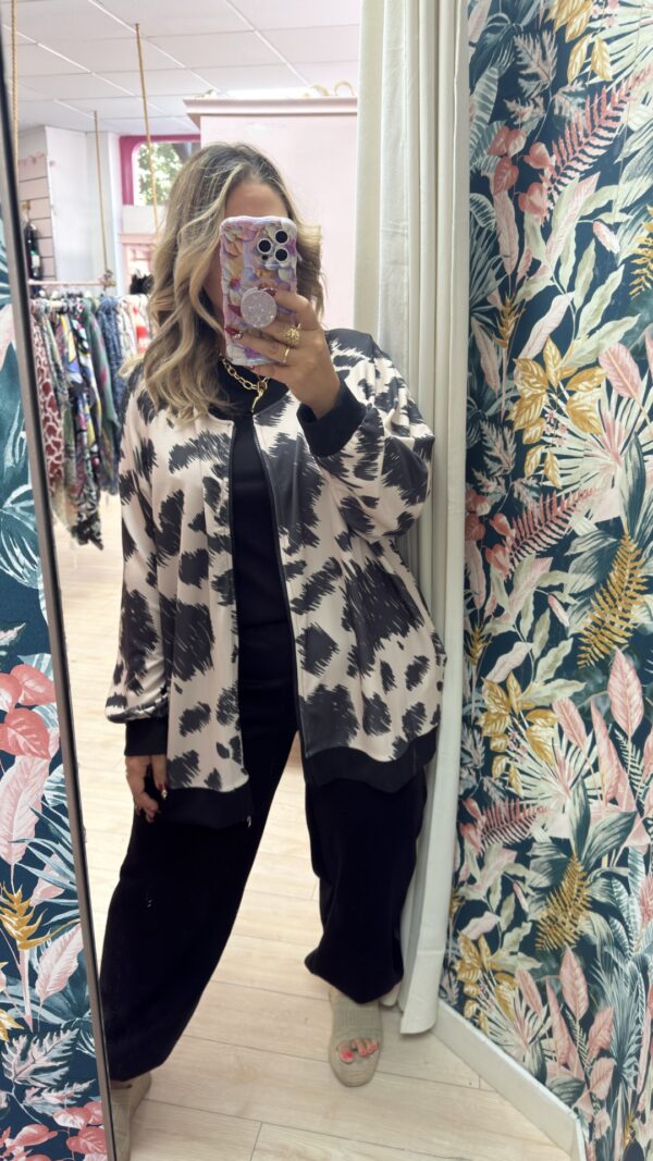 Bomber estampada dibujo