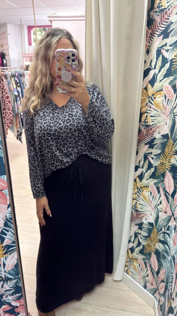 Camiseta leopardo gris
