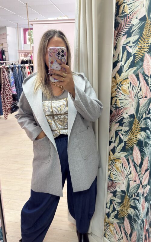 Chaqueta fina gris capucha