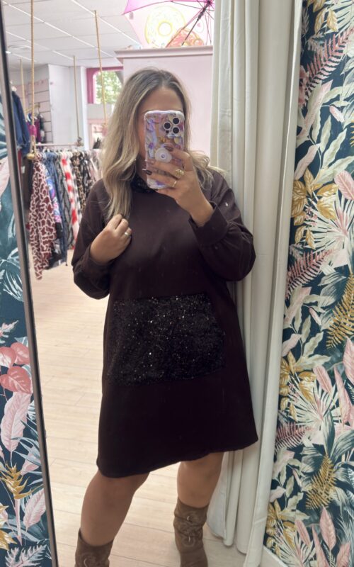 Vestido bolsillo y capucha sudadera marron