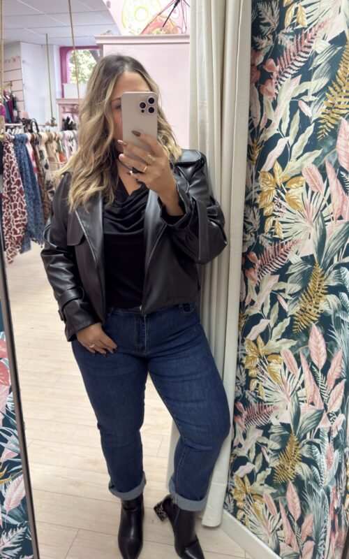 Chaqueta polipiel corta solapas