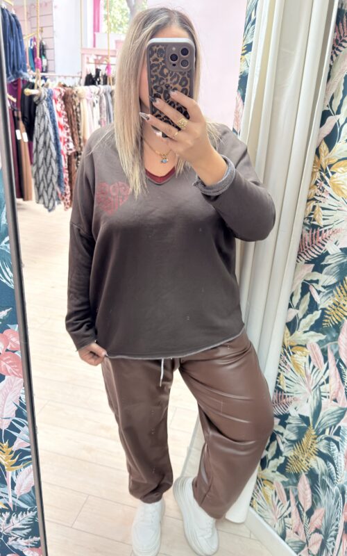 Sudadera good vibes marron