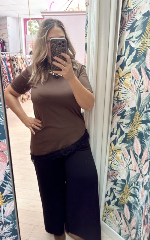 Camiseta pico encaje intermedia