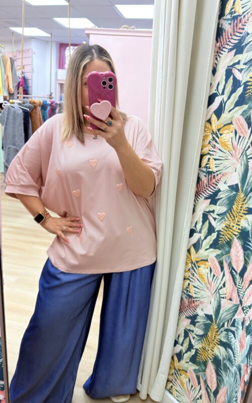 Camiseta oversize corazones rosa