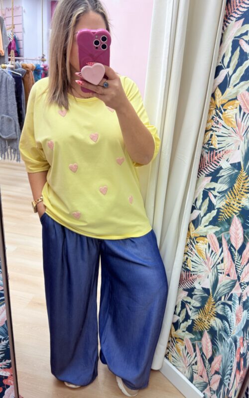 Camiseta oversize corazones amarillo
