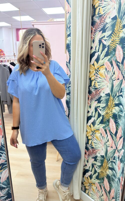 Camiseta mangas volantito celeste
