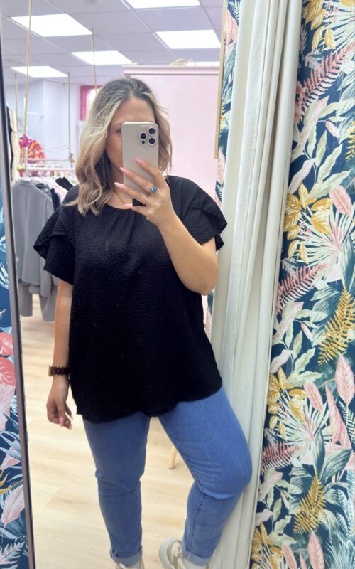 Camiseta mangas volantito oscuro