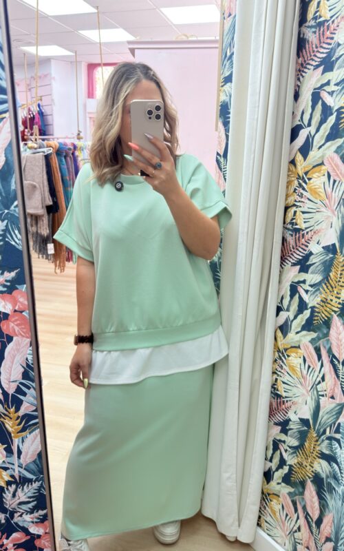 Conjunto sudadera y falda verde