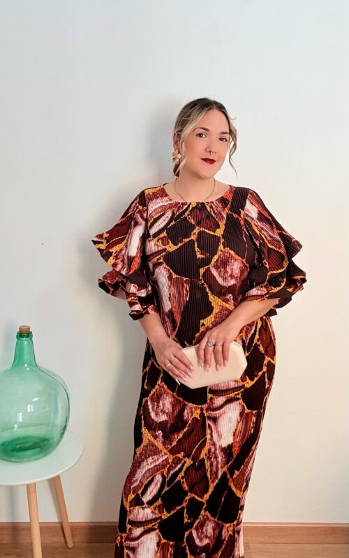 Vestido volantones negro plisado