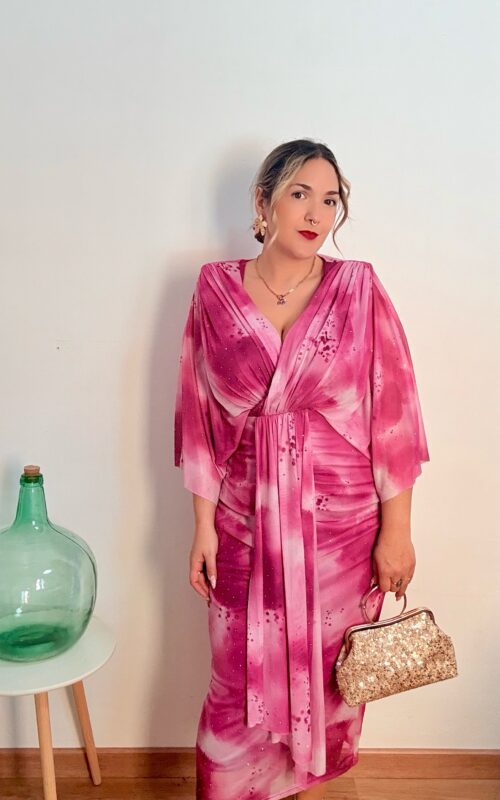 Vestido capa pedreria fucsia