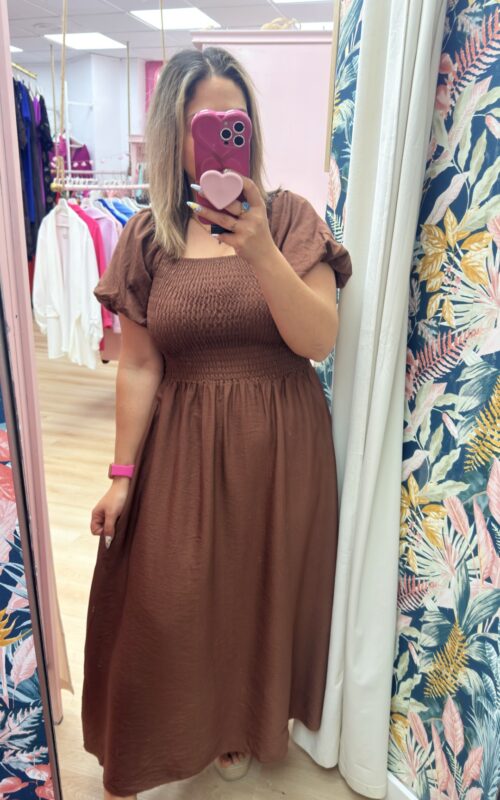 Vestido fruncido ancho marron