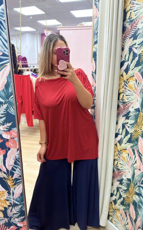 Camiseta asimetrica encaje licra roja