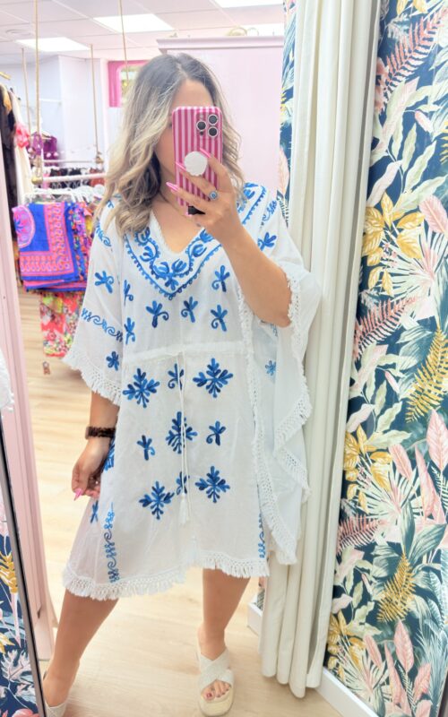 Vestido playero blanco y azul