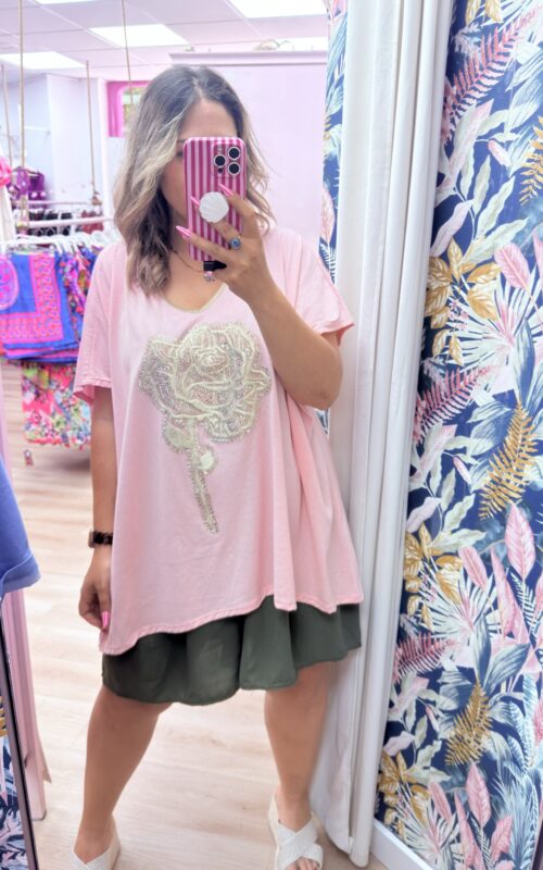 Camiseta rosa ancha flor