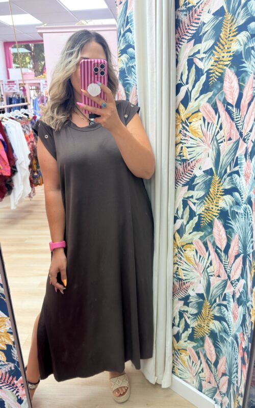 Vestido tachas hombros marron