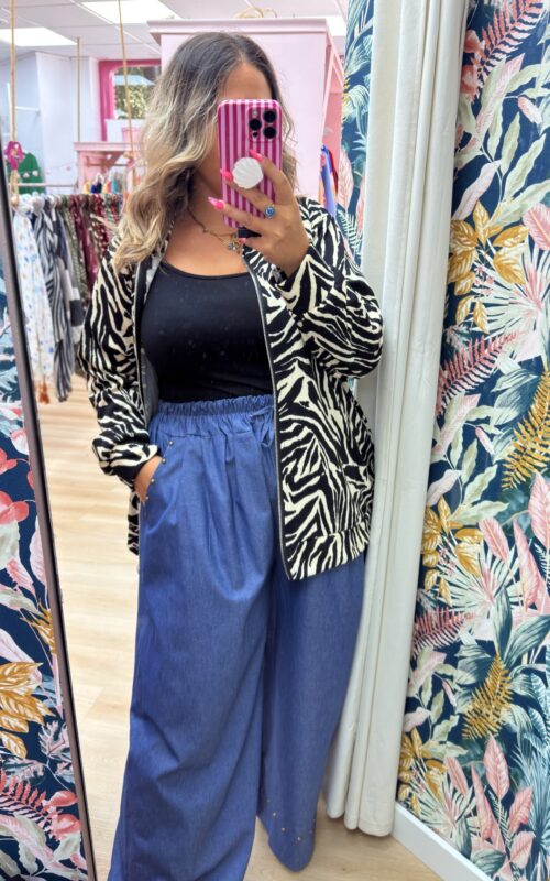 Pantalon vaquero tachas ancho