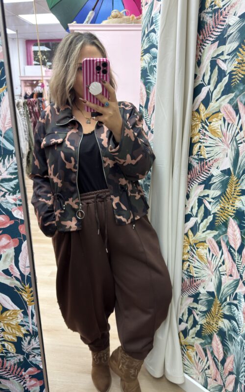 Pantalon tachas laterales