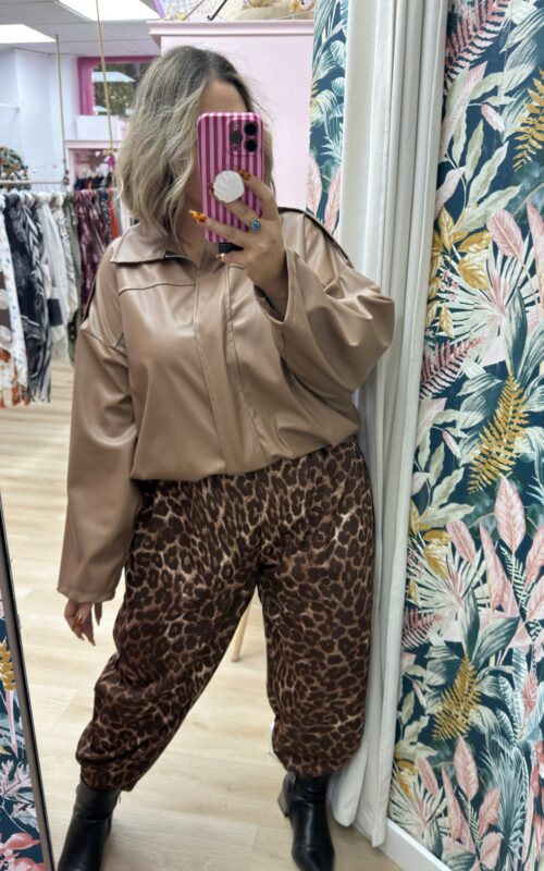 Chaqueta polipiel corta marron
