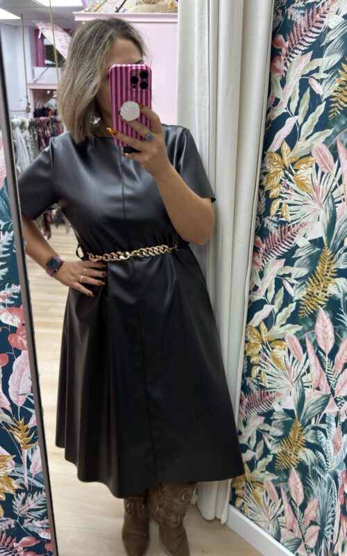 Vestido polipiel evase negro