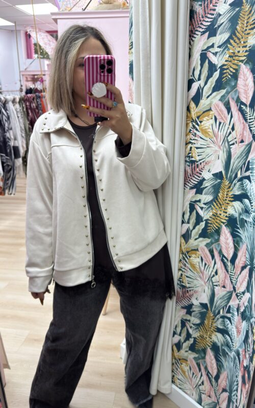 Chaqueta tachuelas ante
