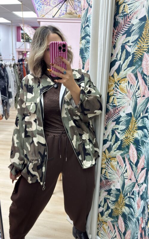 Chaqueta militar grande