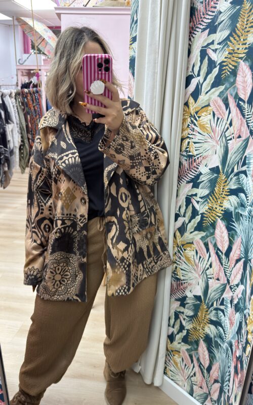 Chaqueta ante estampada
